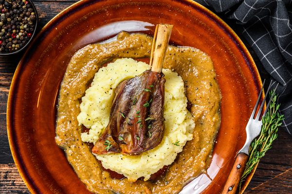 Stewed lamb shanks with mashed potato